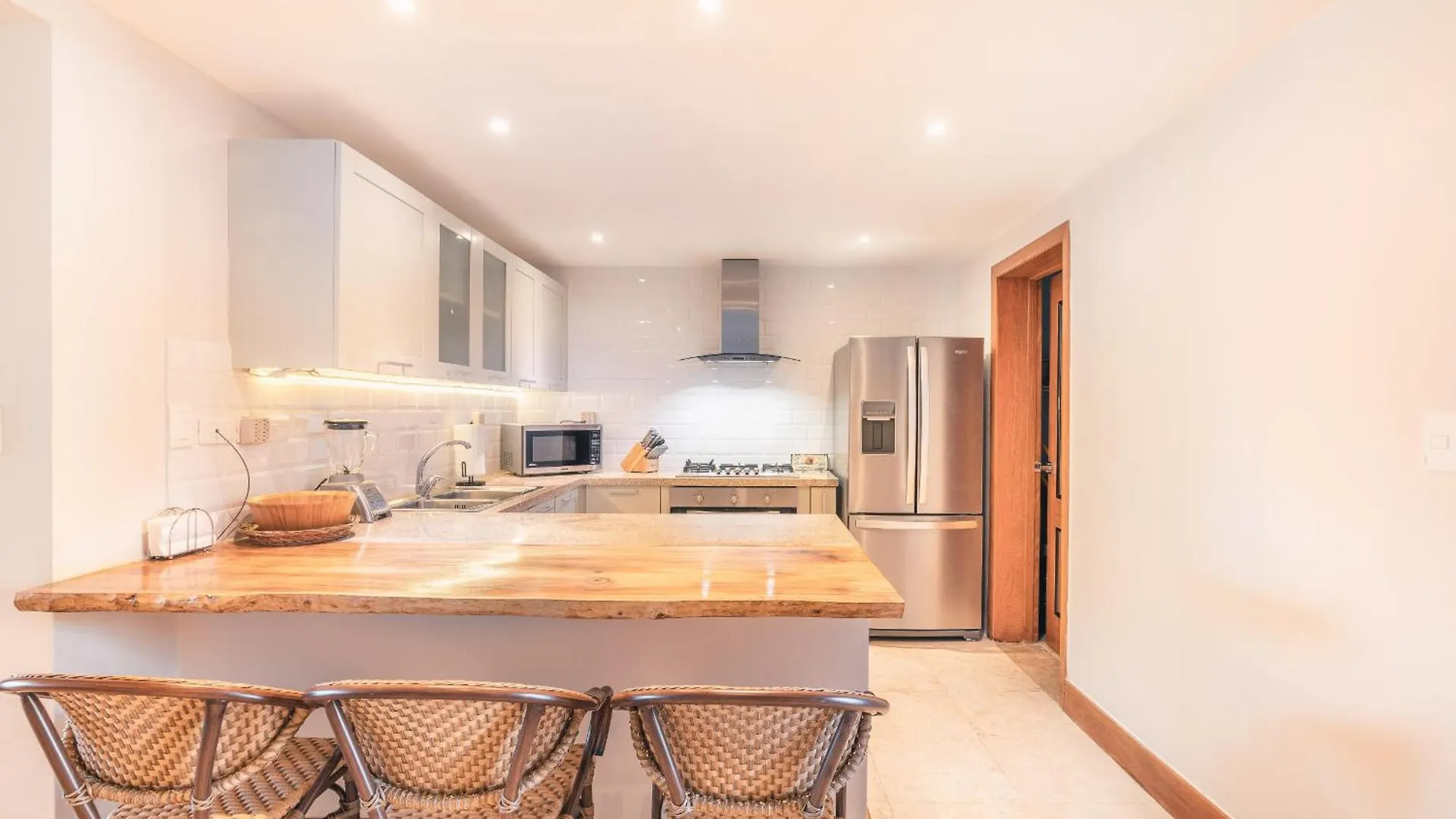 Villa 3Br Beachfront Townhouse At Puerto Bahia Samana